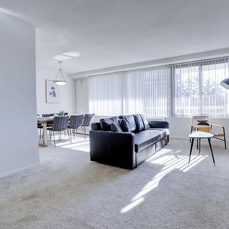Spacious 2 Bedrooms Apt @Crystal City With Gym アーリントン エクステリア 写真