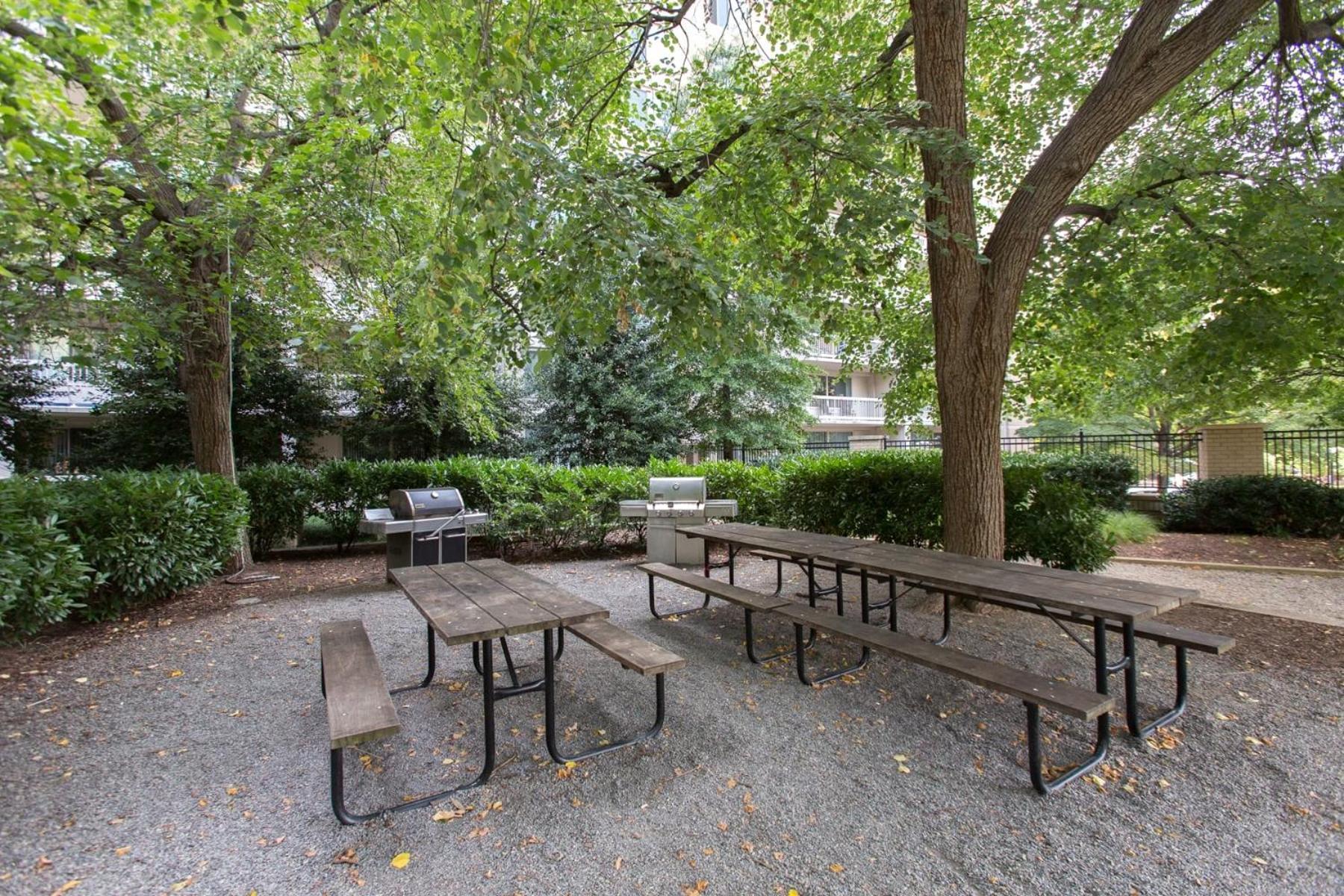 Spacious 2 Bedrooms Apt @Crystal City With Gym アーリントン エクステリア 写真