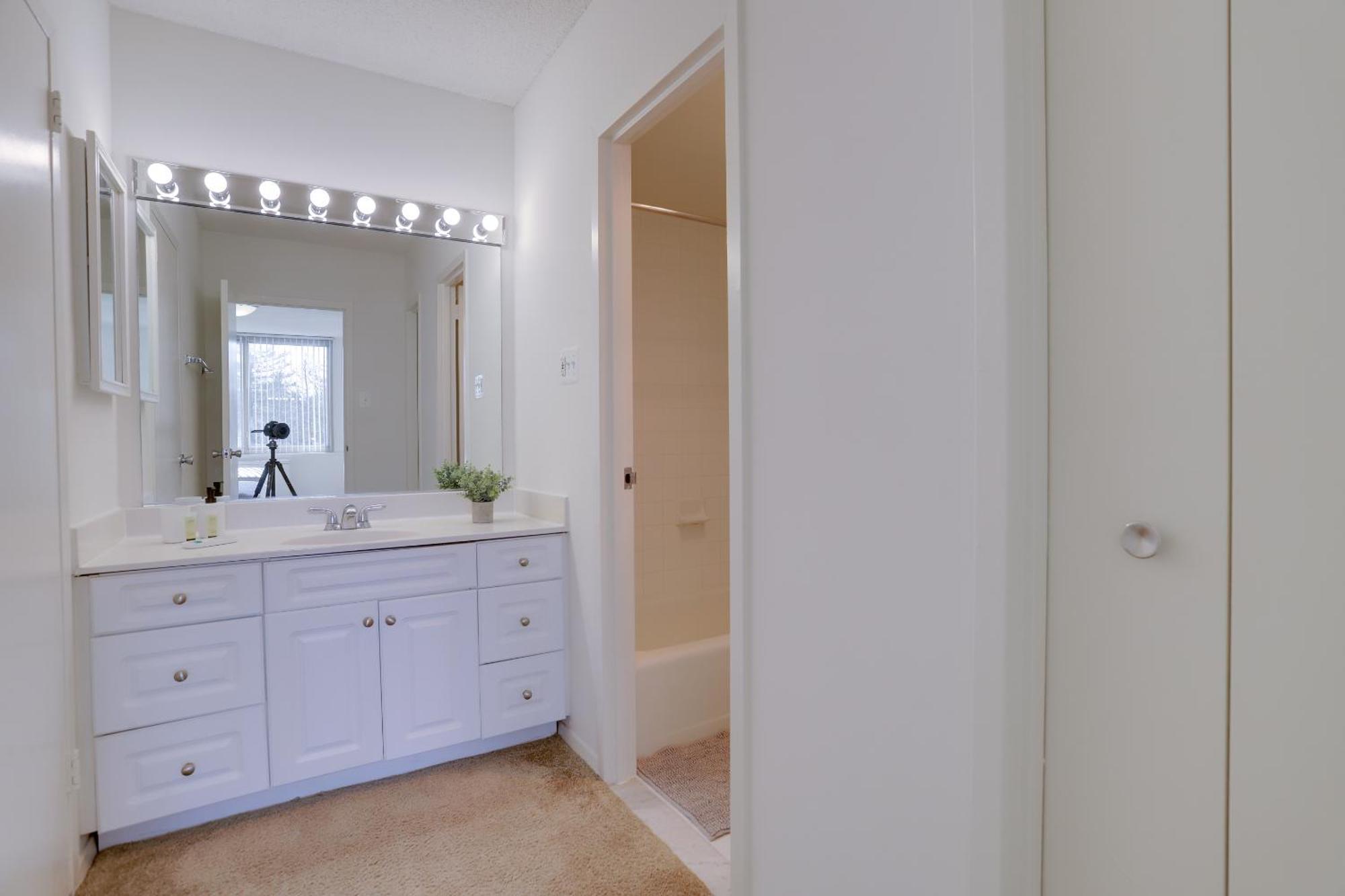 Spacious 2 Bedrooms Apt @Crystal City With Gym アーリントン エクステリア 写真
