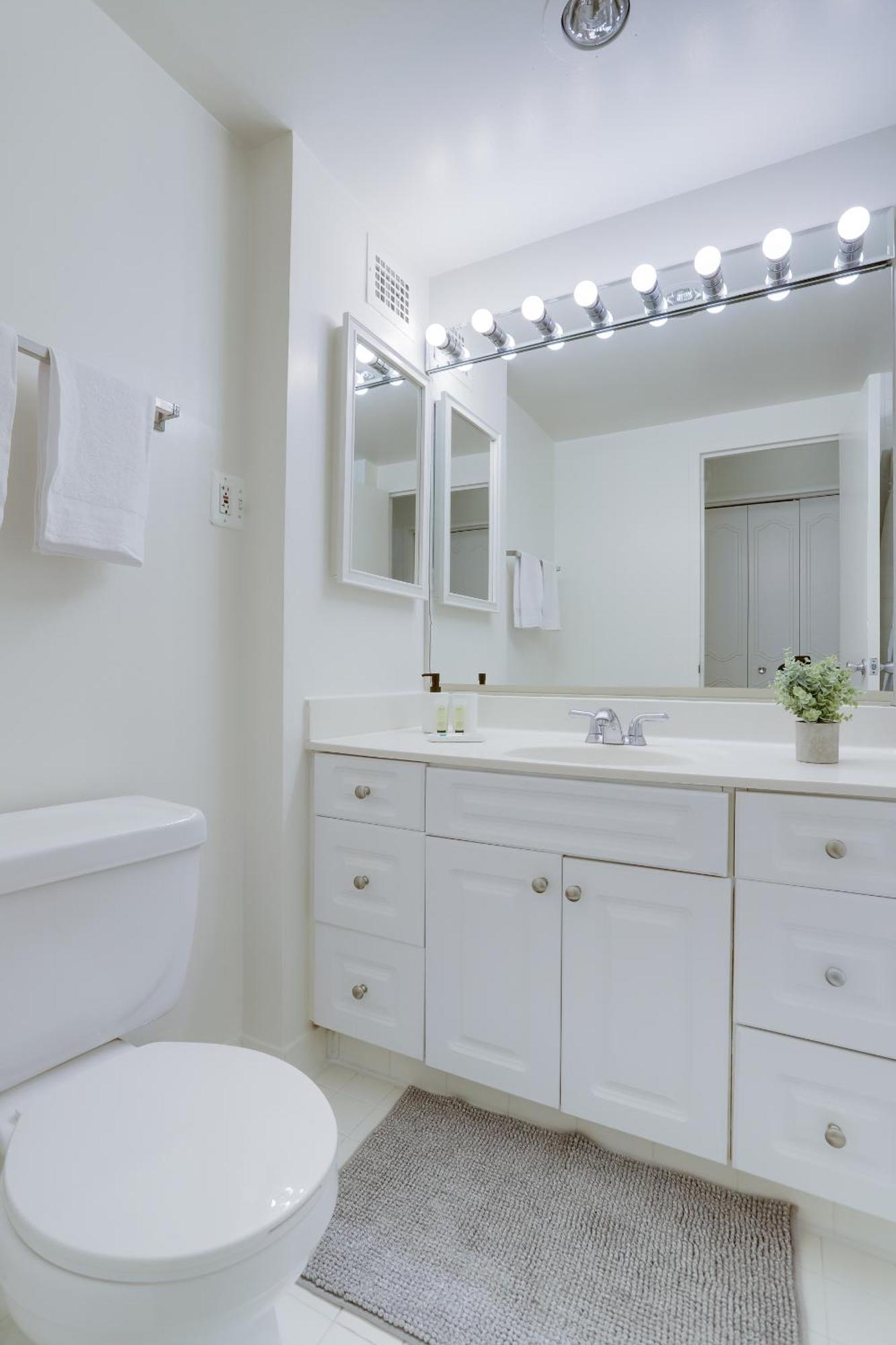 Spacious 2 Bedrooms Apt @Crystal City With Gym アーリントン エクステリア 写真