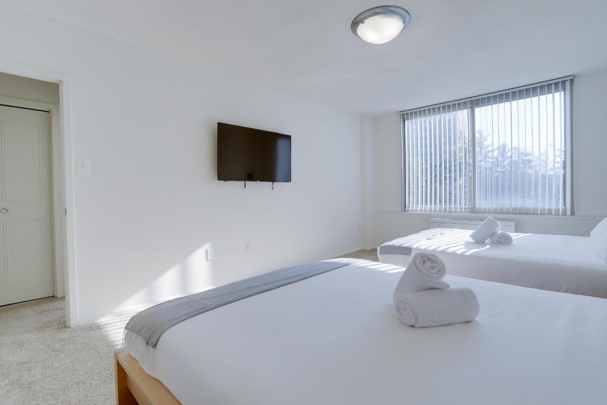 Spacious 2 Bedrooms Apt @Crystal City With Gym アーリントン エクステリア 写真