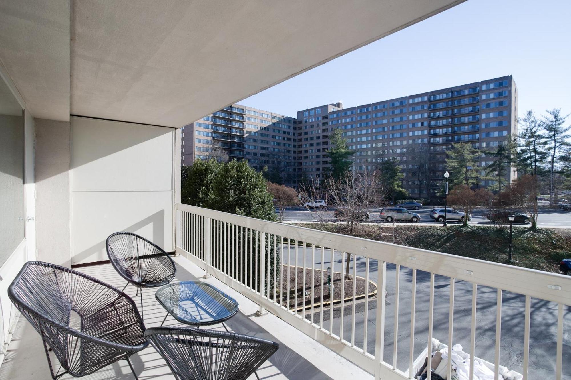 Spacious 2 Bedrooms Apt @Crystal City With Gym アーリントン エクステリア 写真